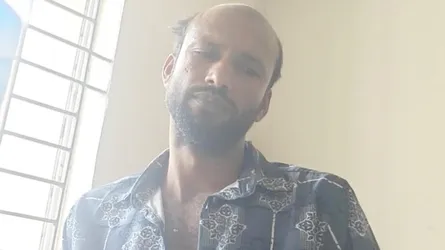 লোহাগড়ায় স্ত্রীকে হাতুড়ি দিয়ে পিটিয়ে হত্যার পর স্বামীর আত্মসমর্পণ