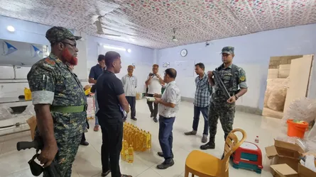 নড়াইলে সয়াবিনের বোতলে অতিরিক্ত মূল্য লেখায় জরিমানা