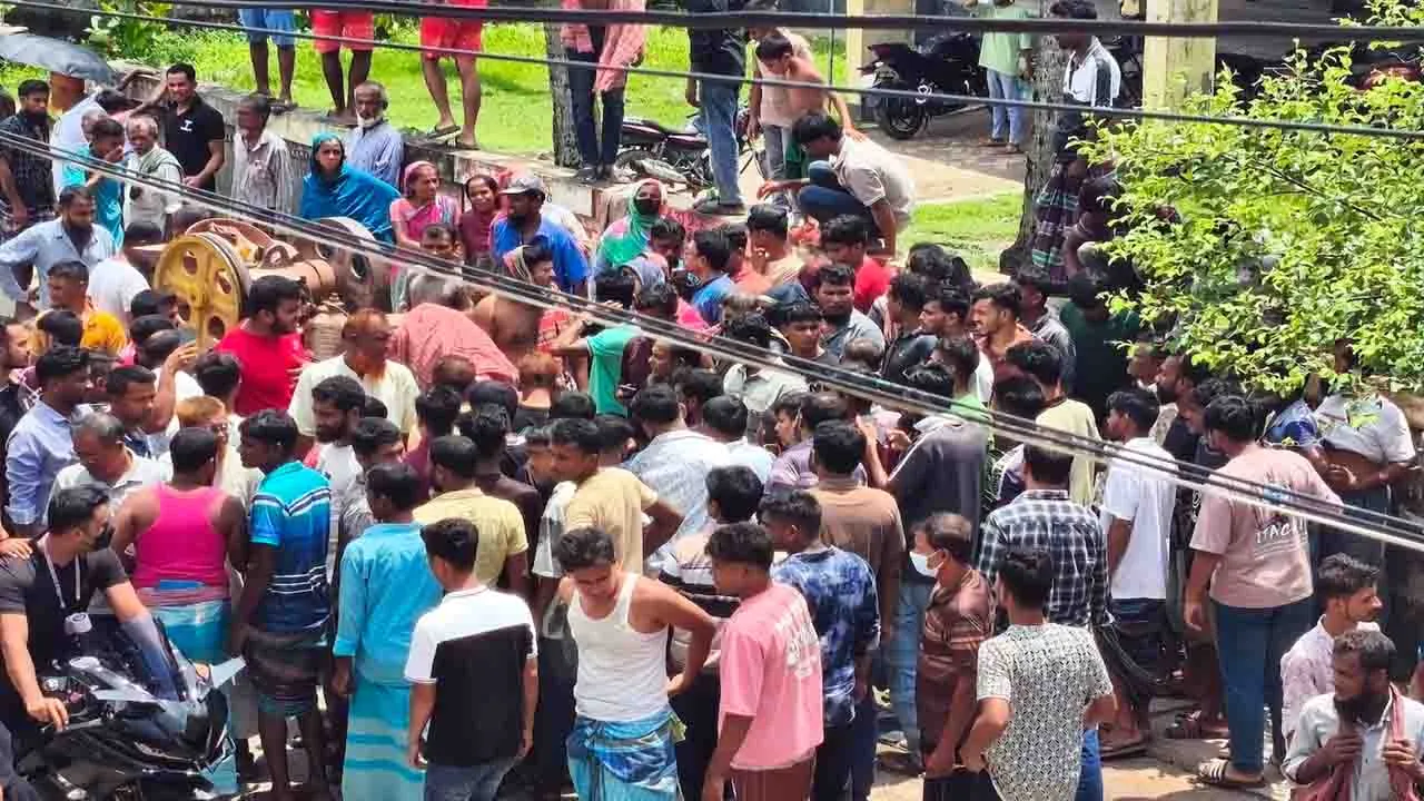 নড়াইলে দাঁড়িয়ে থাকা ট্রাকে ধাক্কা, ট্রলিচালক নিহত
