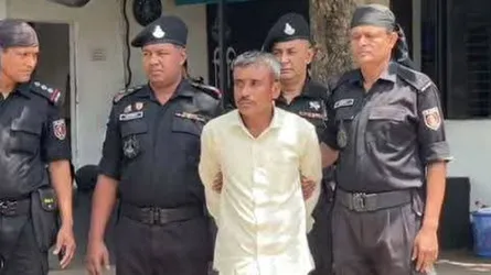 শিবপুরে ধর্ষণে অভিযুক্ত নারায়ণের বাড়ি পুড়িয়ে দিয়েছে বিক্ষুব্ধ জনতা