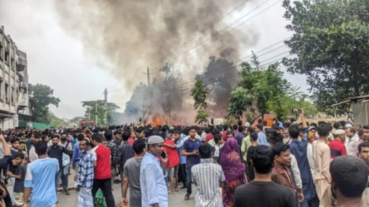 নারায়ণগঞ্জে ঝুটের গোডাউনে ভয়াবহ আগুন