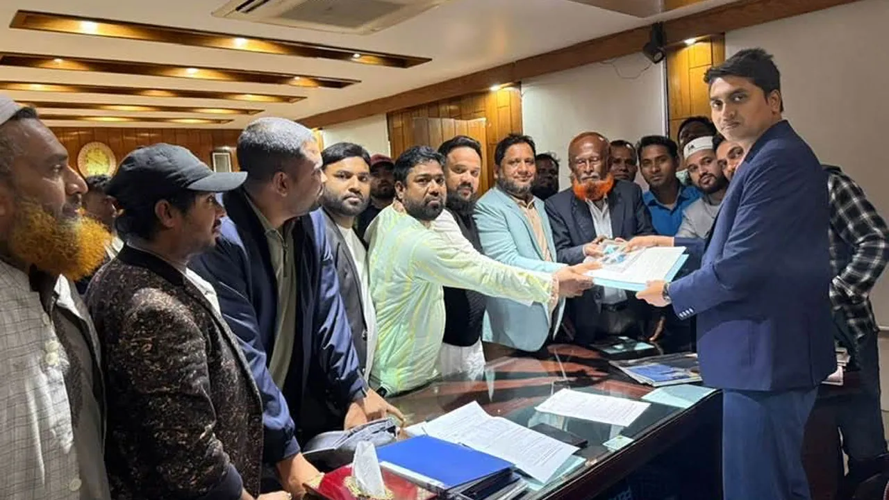 নারায়ণগঞ্জ-২ আসনে বিএনপি প্রার্থী নজরুলের পক্ষে মনোনয়নপত্র সংগ্রহ