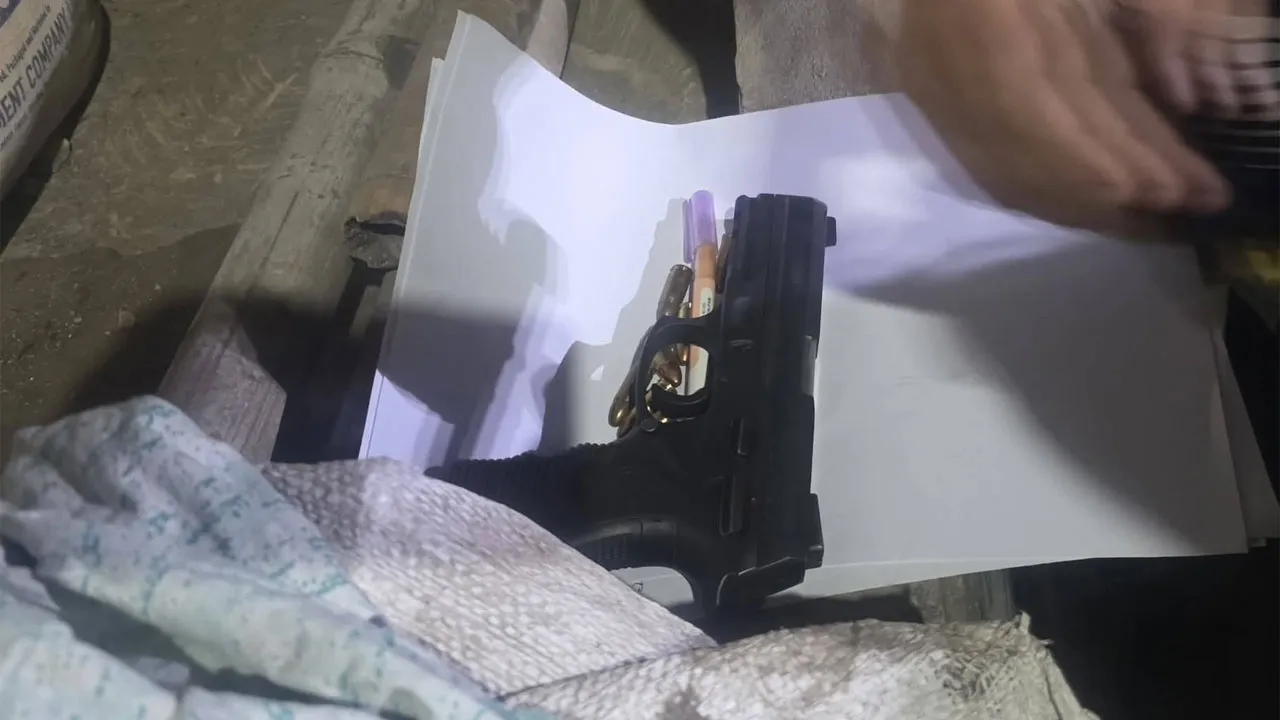 নারায়ণগঞ্জে পুলিশ কর্মকর্তার ছিনতাই হওয়া পিস্তল উদ্ধার, আটক ৩