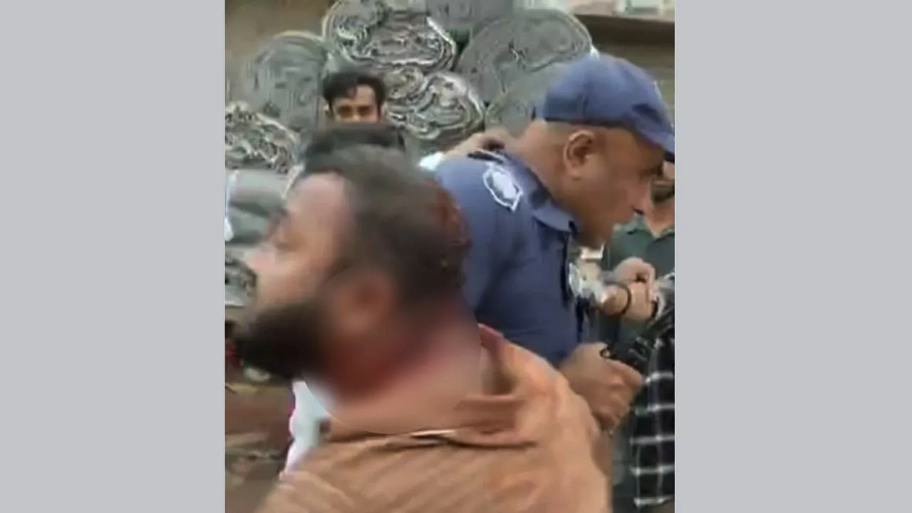 নারায়ণগঞ্জে পুলিশ সদস্যকে ভুয়া বলে গণপিটুনি