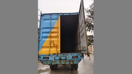 ফতুল্লায় কাভার্ডভ্যান ছিনতাই, ১০ লাখ টাকার মালামাল লুট