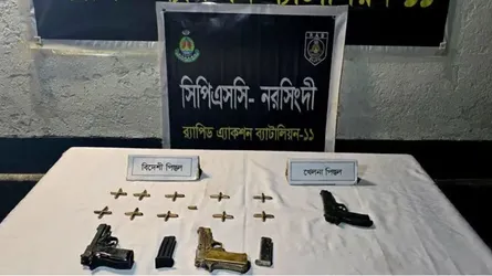 গুলির পর ব্যাগে ভরে ৫টি অস্ত্র  বাবার কাছে রাখে ফয়সাল