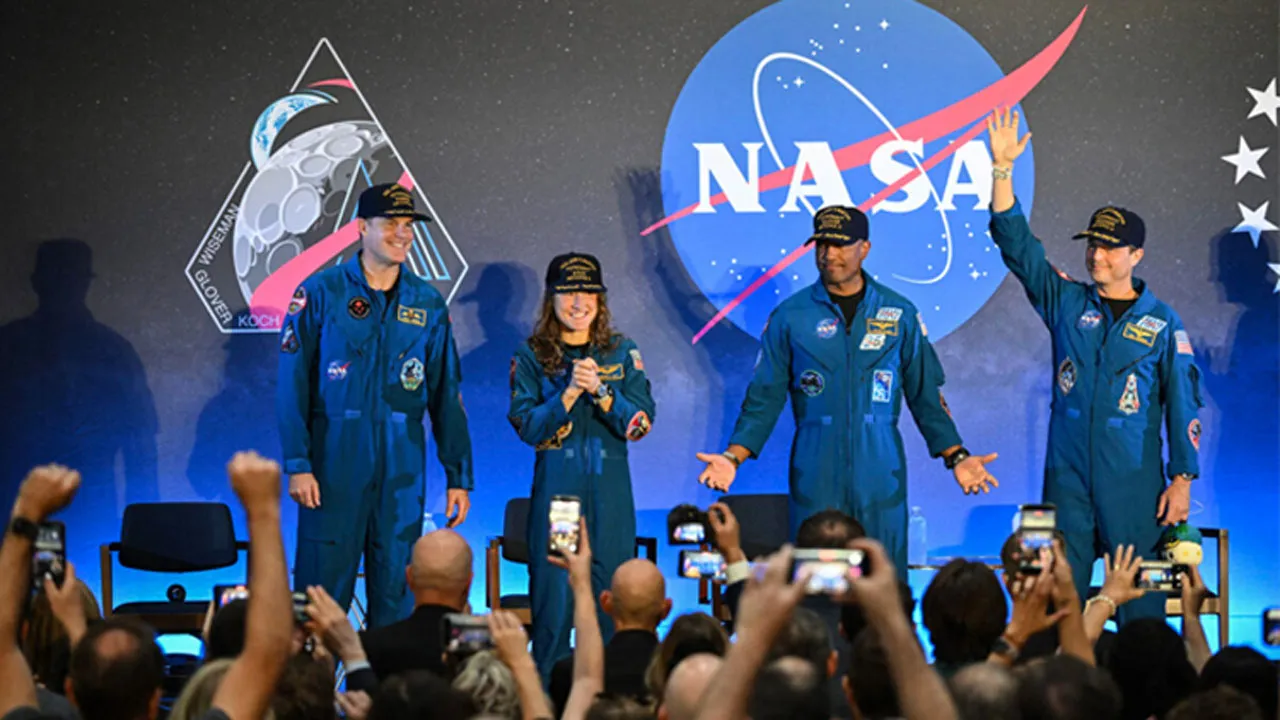 পৃথিবী যেন মহাকাশে এক ‘জীবনতরী’, ঐক্যের ডাক আর্টেমিস নভোচারীদের