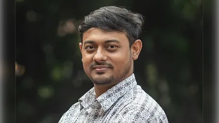 ঝিনাইদহে নাসীরুদ্দীন পাটওয়ারীর ওপর ডিম নিক্ষেপ