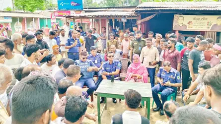 বড়াইগ্রামে মাইকে ঘোষণা দিয়ে দফায় দফায় সংঘর্ষে আহত ১৬