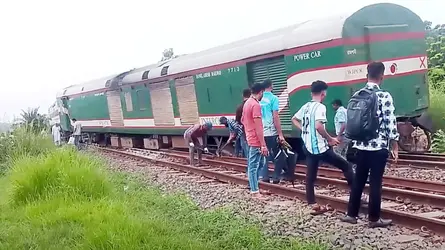 লাইনচ্যুত ট্রেন উদ্ধার, সাড়ে ৪ ঘণ্টা পর উত্তরবঙ্গ-ঢাকা রেল যোগাযোগ স্বাভাবিক