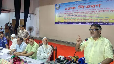 হাসিনার নেতাকর্মী ও আত্মীয়রা টাকা লুটপাট করে পাচার করেছে : হুইপ দুলু
