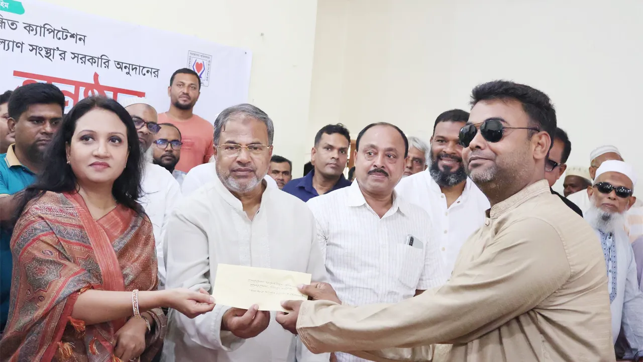 দেশের মেরুদণ্ড ভেঙে দিয়ে পালিয়েছে বিগত মাফিয়া সরকার