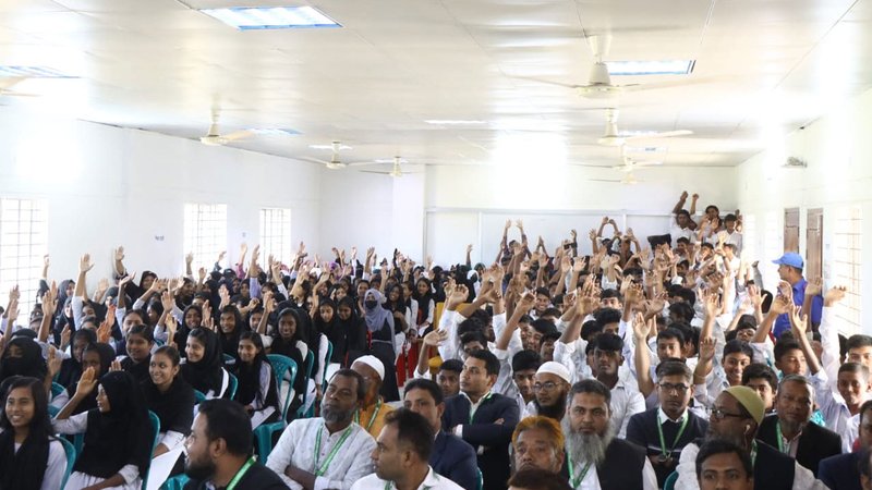 Natore-Police-Superintendent's-exchange-of-views-with-college-students-about-online-fraud