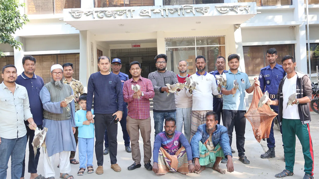 চলনবিলে বক দিয়ে বক শিকার, ২ শিকারির কারাদণ্ড