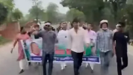 নাটোরে নিষিদ্ধ ছাত্রলীগের ঝটিকা মিছিল, জেলা সভাপতির বাড়িতে বিএনপি কর্মীদের হামলা
