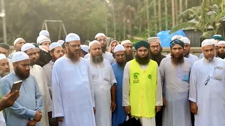 গুরুদাসপুরে দুর্ঘটনায় নিহতের পরিবারে চরমোনাই পীরের আর্থিক সহায়তা