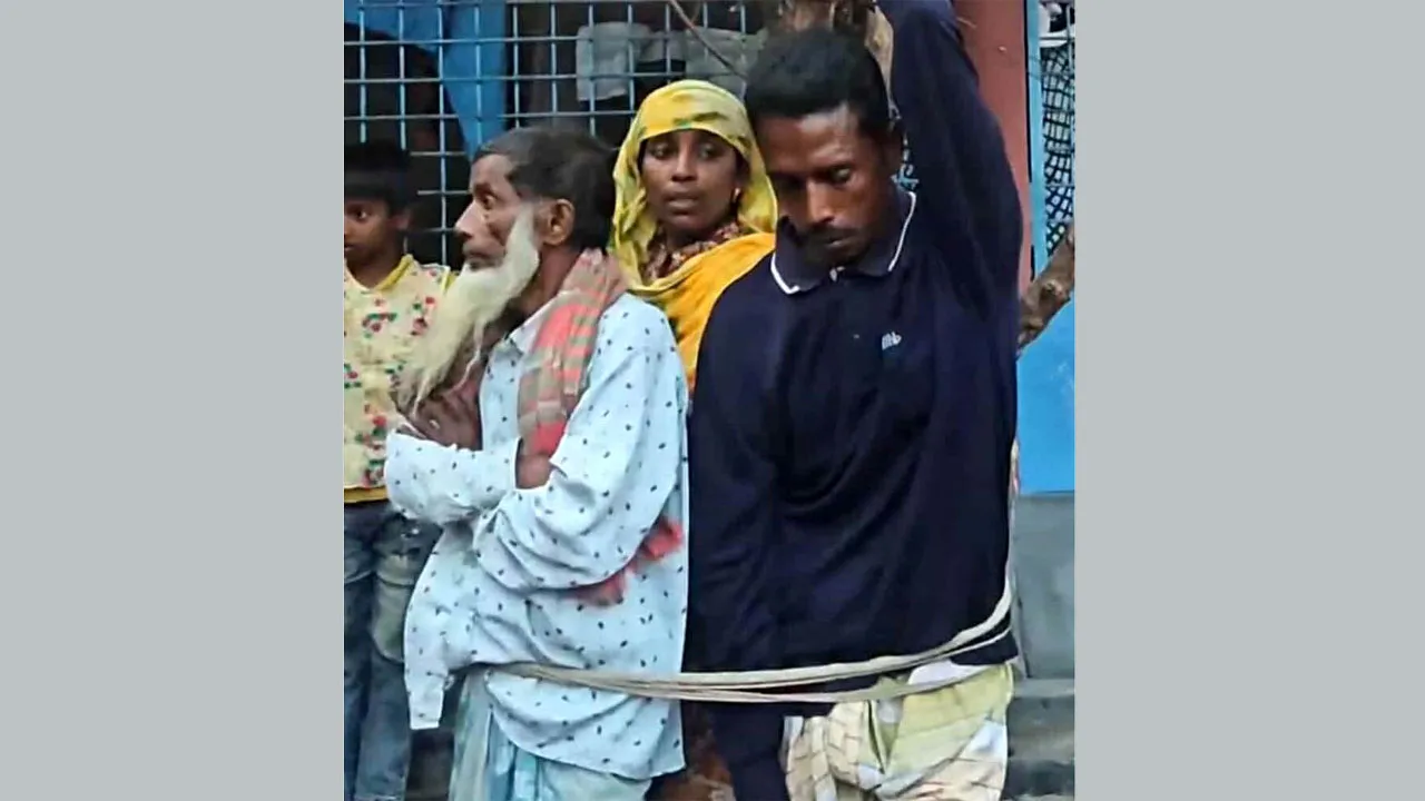 বড়াইগ্রামে গহনা নিয়ে প্রতারণার অভিযোগে স্বামী-স্ত্রীসহ চারজনকে গাছে বেঁধে নির্যাতন
