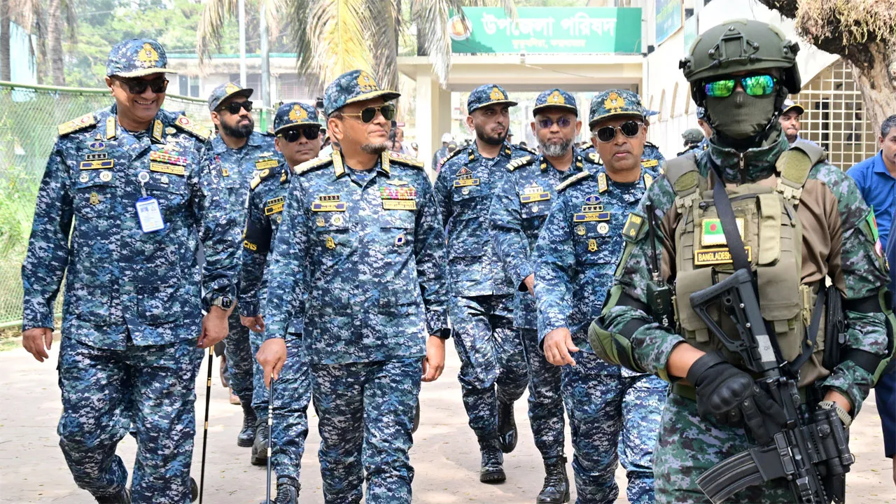 অবাধ ও সুষ্ঠু নির্বাচন নিশ্চিতে মাঠ পর্যায় পরিদর্শনে নৌবাহিনী প্রধান