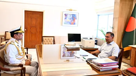 প্রধানমন্ত্রীর সাথে নবনিযুক্ত নৌবাহিনী প্রধানের সৌজন্য সাক্ষাৎ