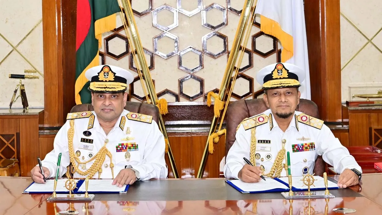 নৌবাহিনী প্রধানের দায়িত্ব নিলেন খোন্দকার মিসবাহ উল আজীম