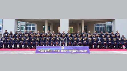 বিমান বাহিনীতে বীরত্ব ও সাহসিকতাপূর্ণ কাজের স্বীকৃতিস্বরূপ ৪০ জনকে পদক