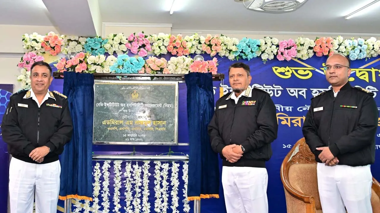 নৌবাহিনীর নিজস্ব প্রযুক্তিতে নির্মিত ল্যান্ডিং ক্রাফট ট্যাংকের উদ্বোধন