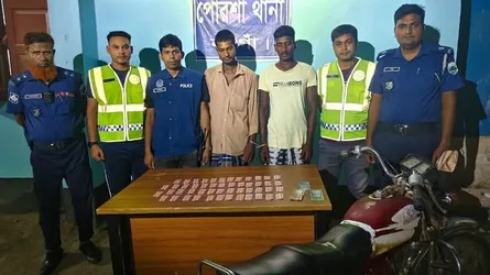 পোরশায় দেড় লাখ টাকার ট্যাপেন্টাডল ট্যাবলেটসহ আটক ২