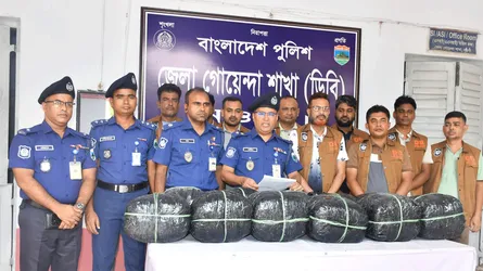 নওগাঁয় ৪২ কেজি গাঁজাসহ মাদককারবারি গ্রেফতার