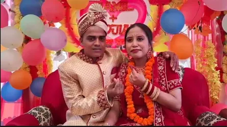 প্রেমের টানে নওগাঁর বদলগাছীতে মালয়েশিয়ান তরুণী, বসলেন বিয়ের পিঁড়িতে