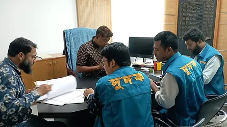 পিরোজপুরে এলজিইডি কার্যালয়ে দুদকের অভিযান