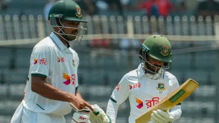 ১৭৯ রানের লিড নিয়ে চতুর্থ দিন শেষ করল বাংলাদেশ