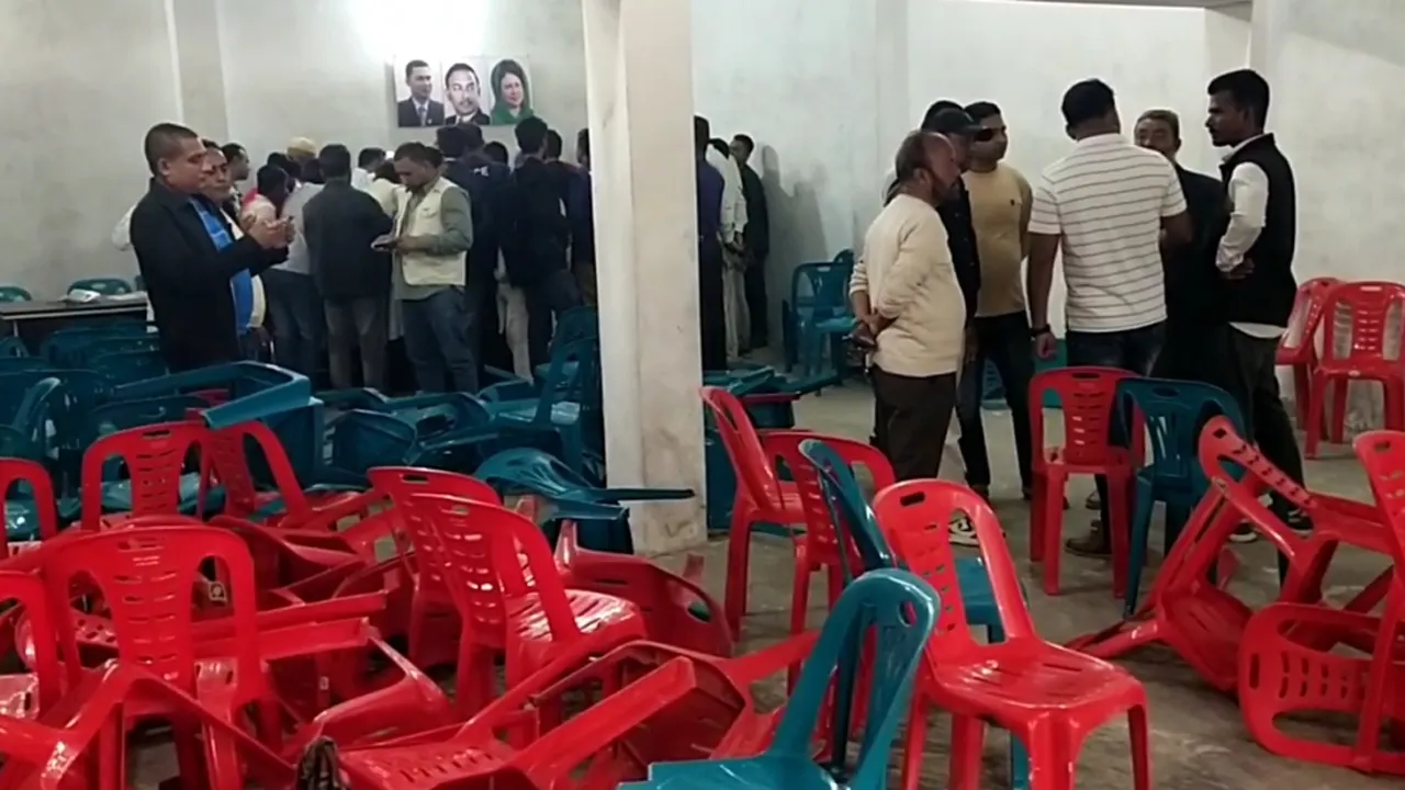 নেছারাবাদে স্বতন্ত্র প্রার্থী মাহমুদ হোসেনের নির্বাচনী ক্যাম্পে হামলার অভিযোগ
