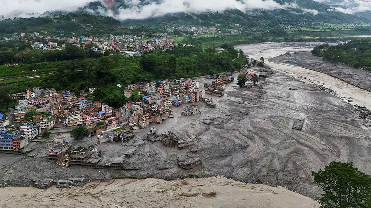 নেপালে বন্যায় মৃতের সংখ্যা হাজার ছাড়াল
