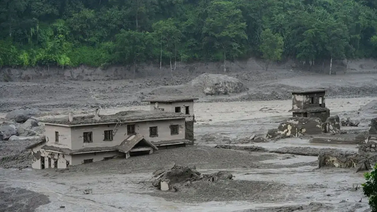 নেপালে আরো বন্যা ও ভূমিধসের আশঙ্কা
