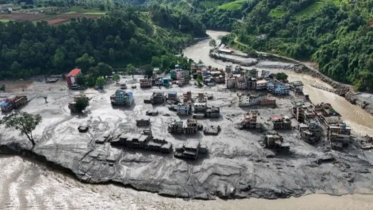 নেপালে এখনো প্রায় ১০০ চীনা নাগরিক নিখোঁজ