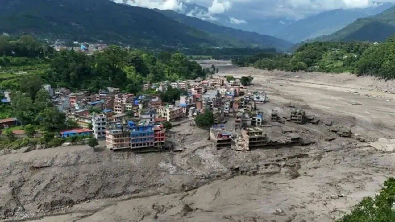 নেপালে বন্যা-ভূমিধসে নিহত বেড়ে ২৭০, নিখোঁজ ১৪০০