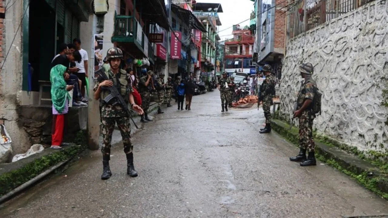 নেপালে সহিংসতা দমনে সেনাবাহিনীর কঠোর অভিযানে গ্রেফতার ২৩