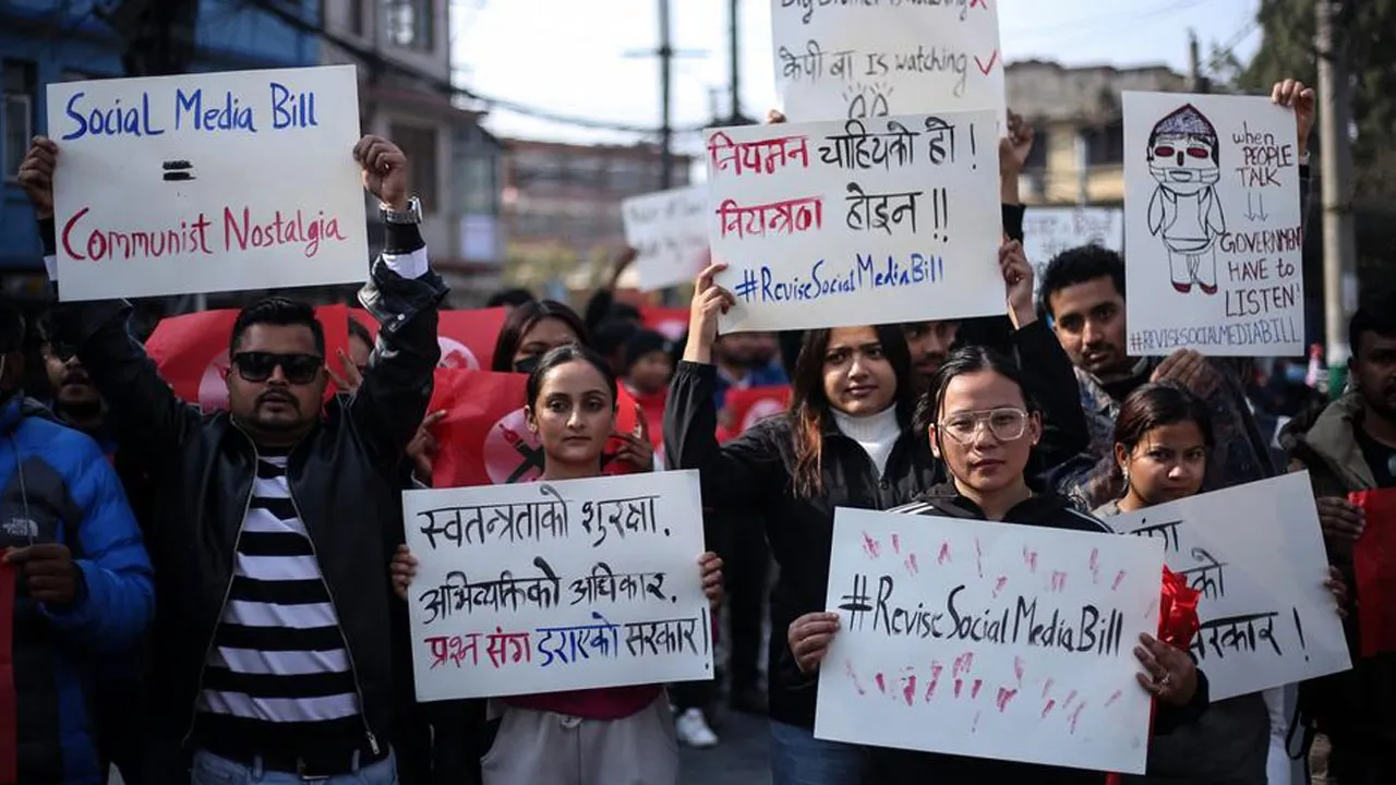 ফেসবুকসহ একাধিক সামাজিক যোগাযোগমাধ্যম বন্ধ করল নেপাল
