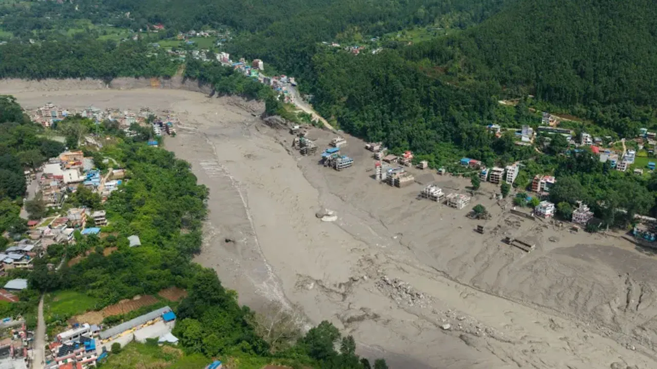 নেপাল-তিব্বতে বন্যায় নিহত বেড়ে ৩৯২, নিখোঁজ ১৫০০