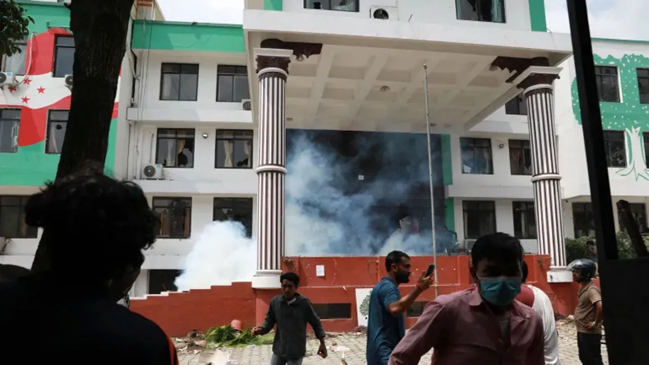 নেপালে কংগ্রেসের কার্যালয়সহ মন্ত্রী ও রাজনীতিকদের বাড়িতে হামলা