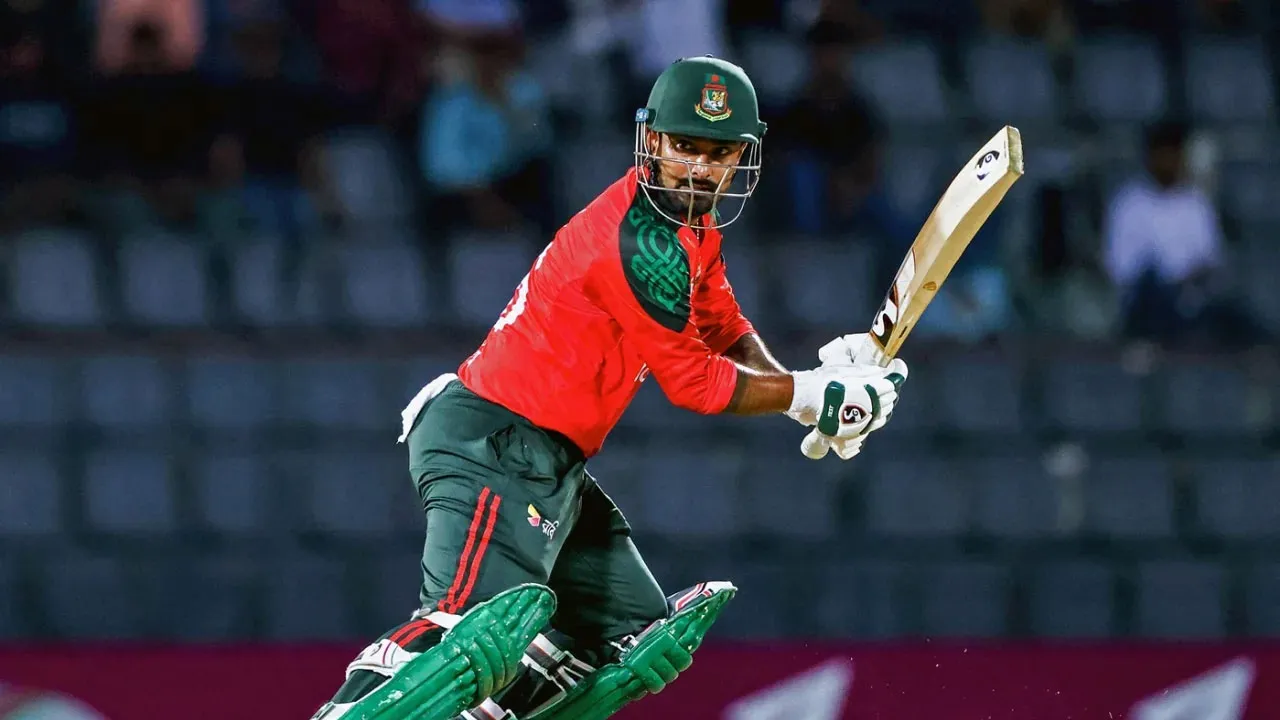 বৃষ্টির পর ফের খেলা শুরু