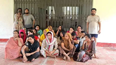 নেত্রকোনা সীমান্ত দিয়ে তৃতীয় লিঙ্গের ১৯সহ ২১ জনকে পুশইন বিএসএফের