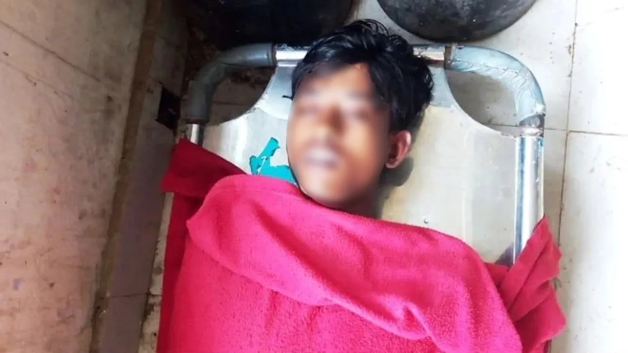 কলমাকান্দায় ২ নৌকার মাঝে চাপা পড়ে শ্রমিকের মৃত্যু
