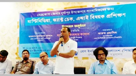 লাভের আশা পরিহার করে আত্মসম্মানবোধ বজায় রেখে সাংবাদিকতা করতে হবে