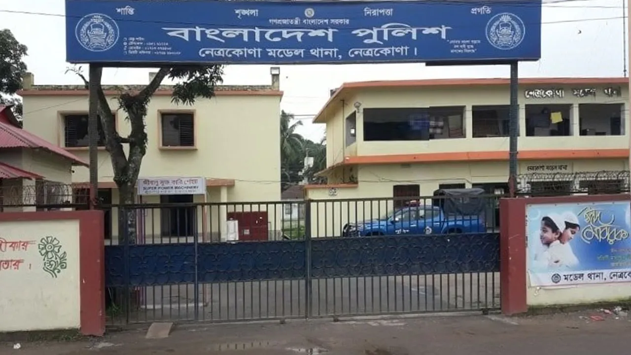 নেত্রকোনায় বরযাত্রীর বাস উল্টে নিহত ১, আহত ২১
