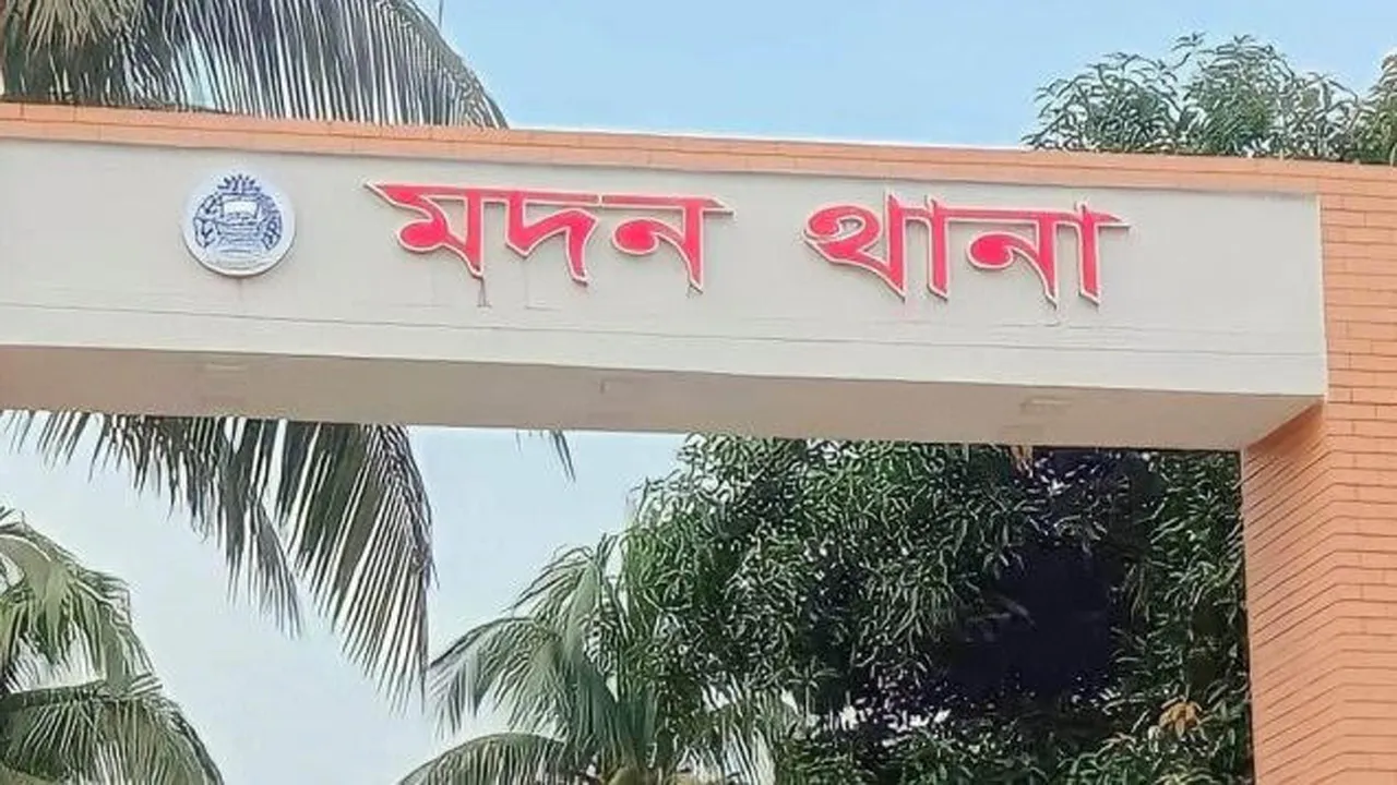 মদনে দুর্ধর্ষ চুরির ঘটনায় গ্রেফতার ২