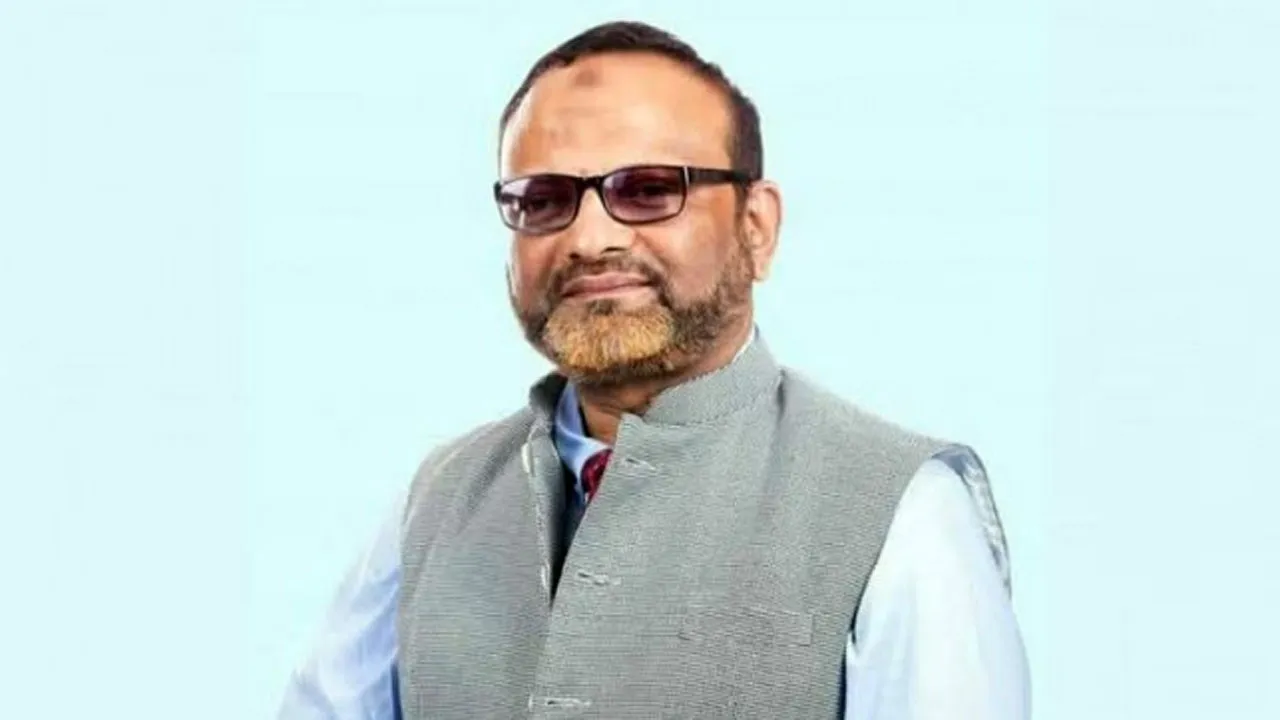 পদত্যাগ করলেন ঢাবি ভিসি নিয়াজ আহমদ
