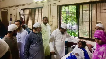 নিয়াজ মুহাম্মদ স্কুলে অগ্নিকাণ্ডে আহত শিক্ষার্থীদের দেখতে হাসপাতালে জামায়াত নেতারা