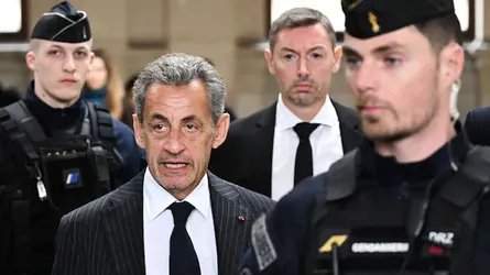 ফ্রান্সের সাবেক প্রেসিডেন্ট নিকোলাস সারকোজির কারাবাস শুরু