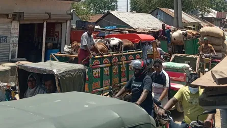 অপরিকল্পিত রাস্তাই পর্যটকদের ভোগান্তির কারণ হয়ে দাঁড়িয়েছে